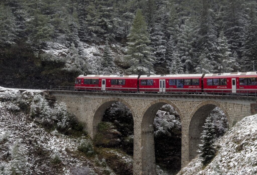 peggychoucair-bernina-express-6749875-1024x698 Les Célèbres Trains Suisses du 2 au 6 avril 2027  